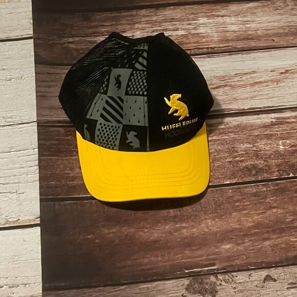 Harry Potter Wizarding World Hufflepuff Set - Picture 7 of 13